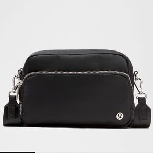Lululemon Everywhere Crossbody 3L